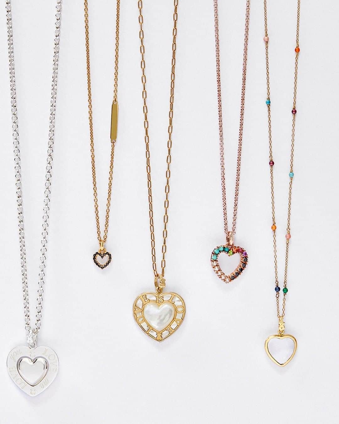 トウスのインスタグラム：「Colors of Love. A special piece of jewelry for every kind of love. Which one is your favorite? / Una joya para cada tipo de amor. ¿Cuál es tu favorito? #ColorsOfLove #TOUSJewelry #TOUSLovers」