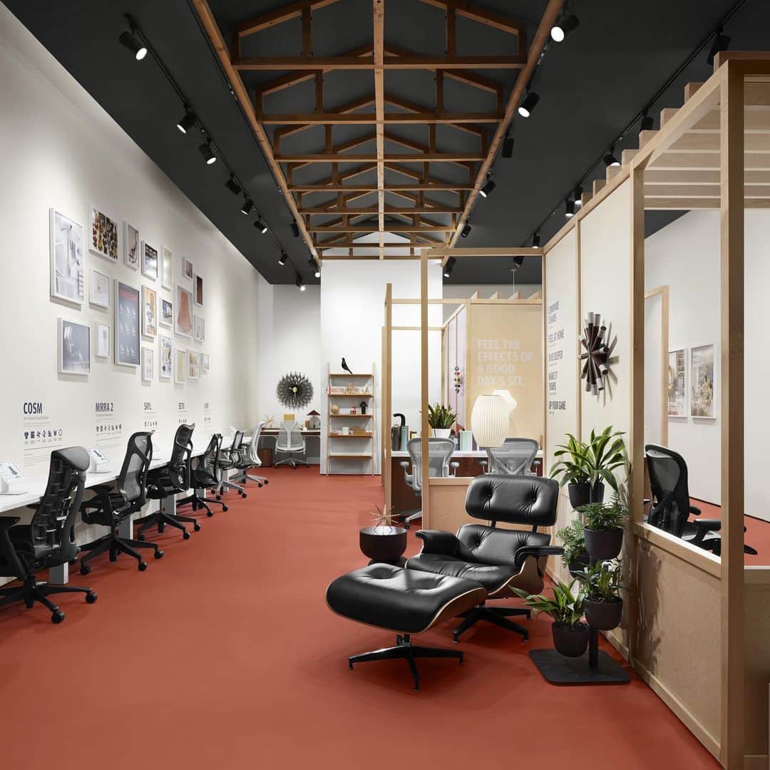Herman Miller （ハーマンミラー）さんのインスタグラム写真 - (Herman Miller （ハーマンミラー）Instagram)「We've headed south to Austin! Our new store is open and our in-store experts are ready to find you the perfect, ergonomic chair. Come take a seat, shop our performance seating, or browse office essentials that'll take your workspace setup to the next level. Link in bio.」1月23日 4時02分 - hermanmiller