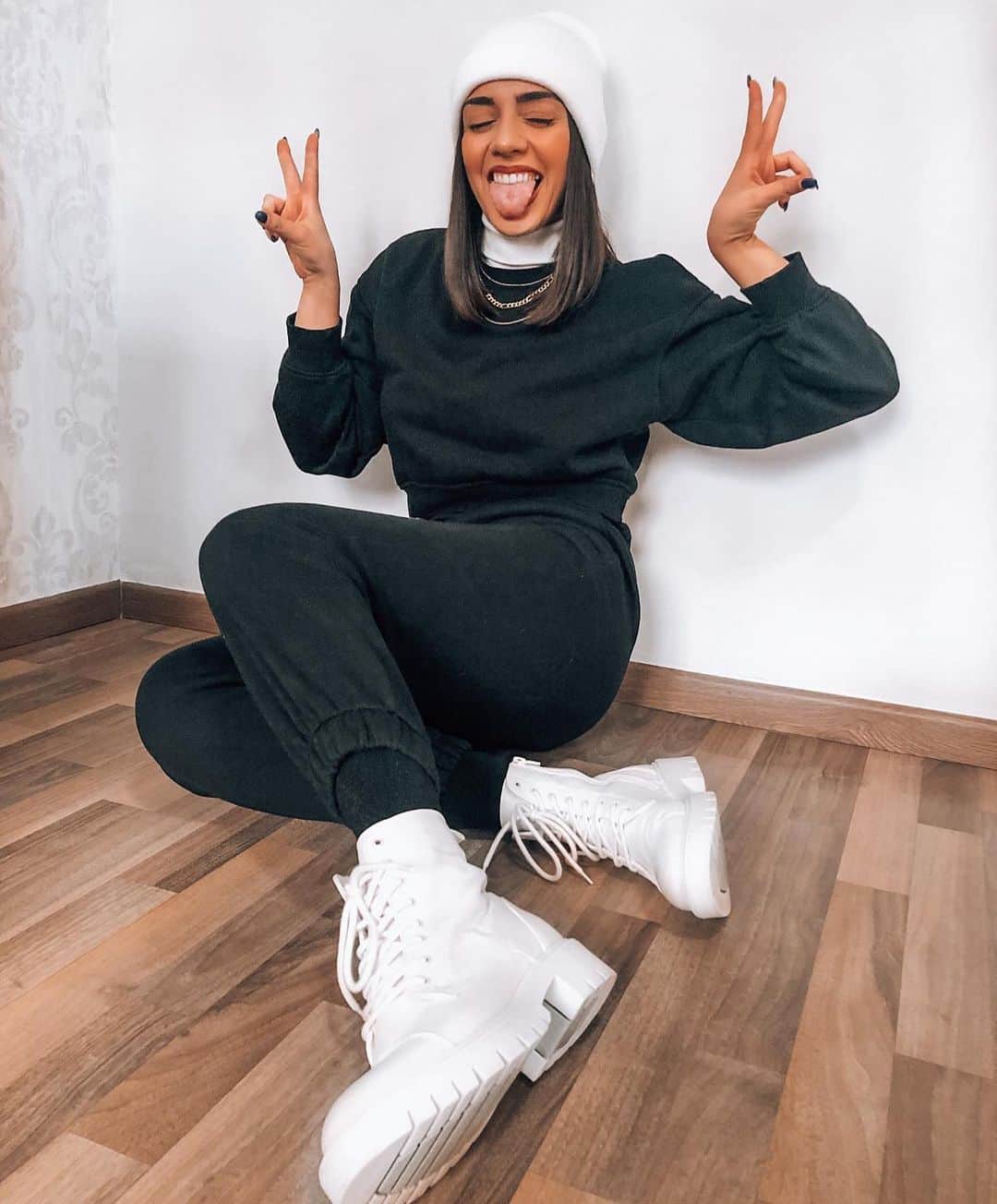 ALDO shoesさんのインスタグラム写真 - (ALDO shoesInstagram)「Good vibes only with @maria.ioann when she rocks our Reilly boots. Browse our #AldoLovePlanet collection in bio. #AldoCrew」1月23日 4時04分 - aldo_shoes