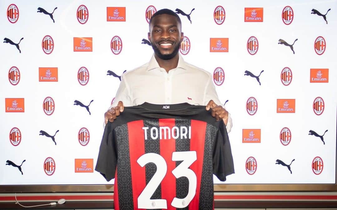 ACミランさんのインスタグラム写真 - (ACミランInstagram)「The start of a new adventure, @fikayotomori 🔴⚫ #ReadyToUnleash #SempreMilan」1月23日 4時12分 - acmilan