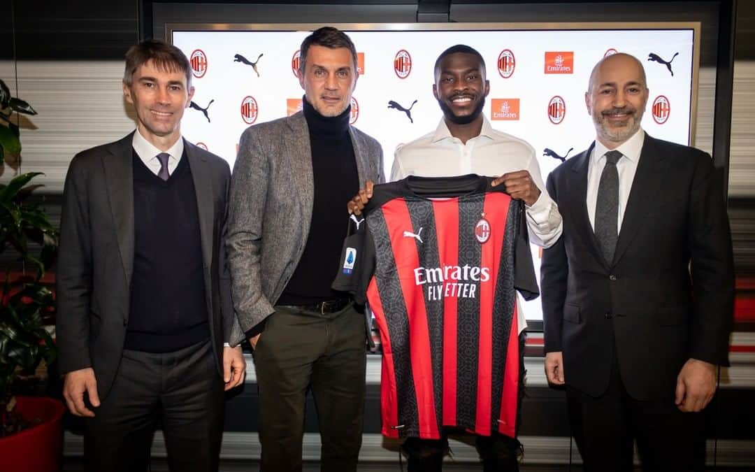 ACミランさんのインスタグラム写真 - (ACミランInstagram)「The start of a new adventure, @fikayotomori 🔴⚫ #ReadyToUnleash #SempreMilan」1月23日 4時12分 - acmilan