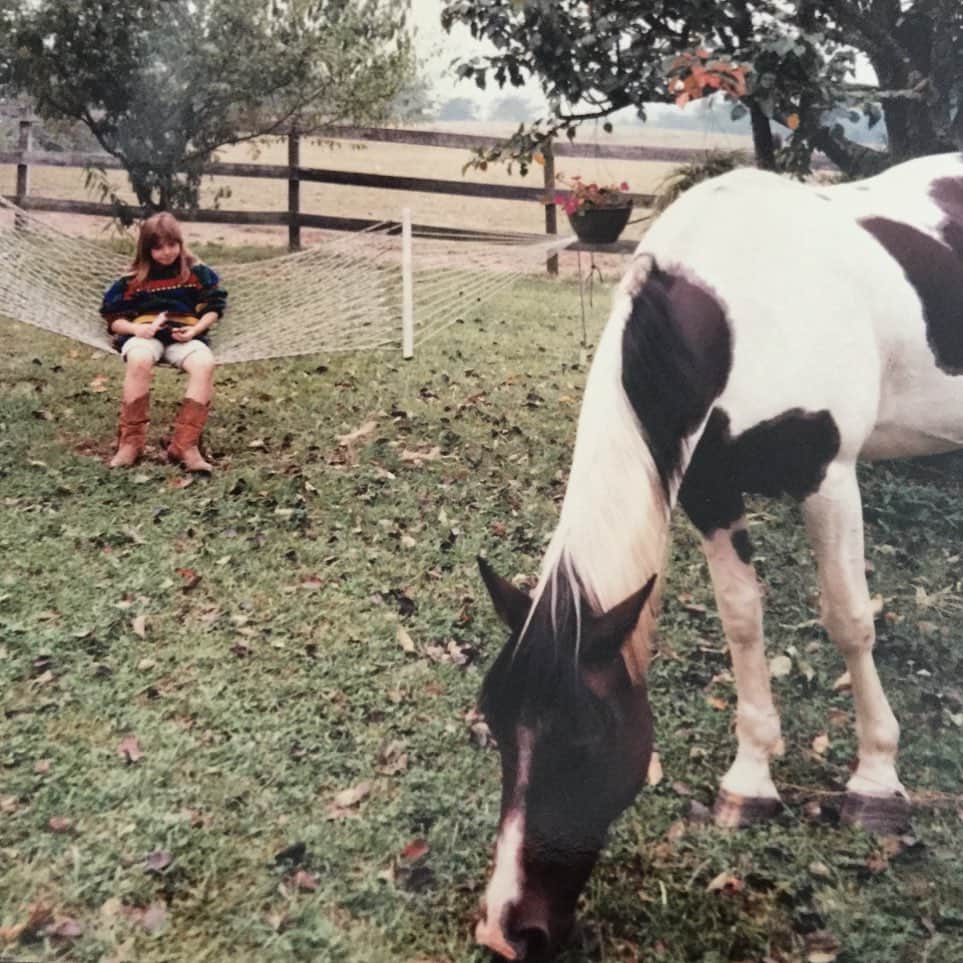 ウィットニー・カミングスのインスタグラム：「#fbf Roanoke, Virginia 1991. Has anything changed? 🤠」
