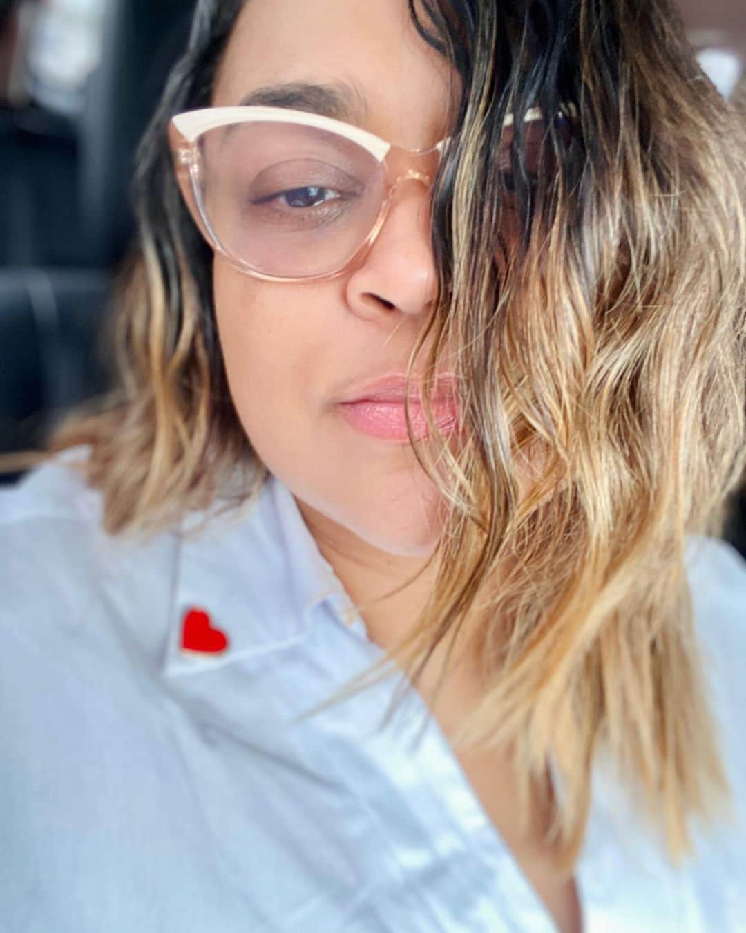 Preta Gilさんのインスタグラム写真 - (Preta GilInstagram)「Do nada um book de fotos no carro só pra mostrar minhas ondas no cabelo depois que usei @gebeauty da minha amiga @camilacoutinho estou apaixonada pela marca !!! #ondasdapreta #cabelodapreta」1月23日 4時19分 - pretagil