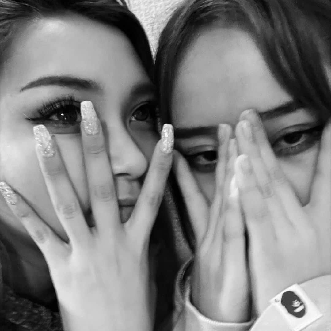 えまぽち(穂波エマ)のインスタグラム：「My buddy 👸🏼🤍👸🏽🖤」