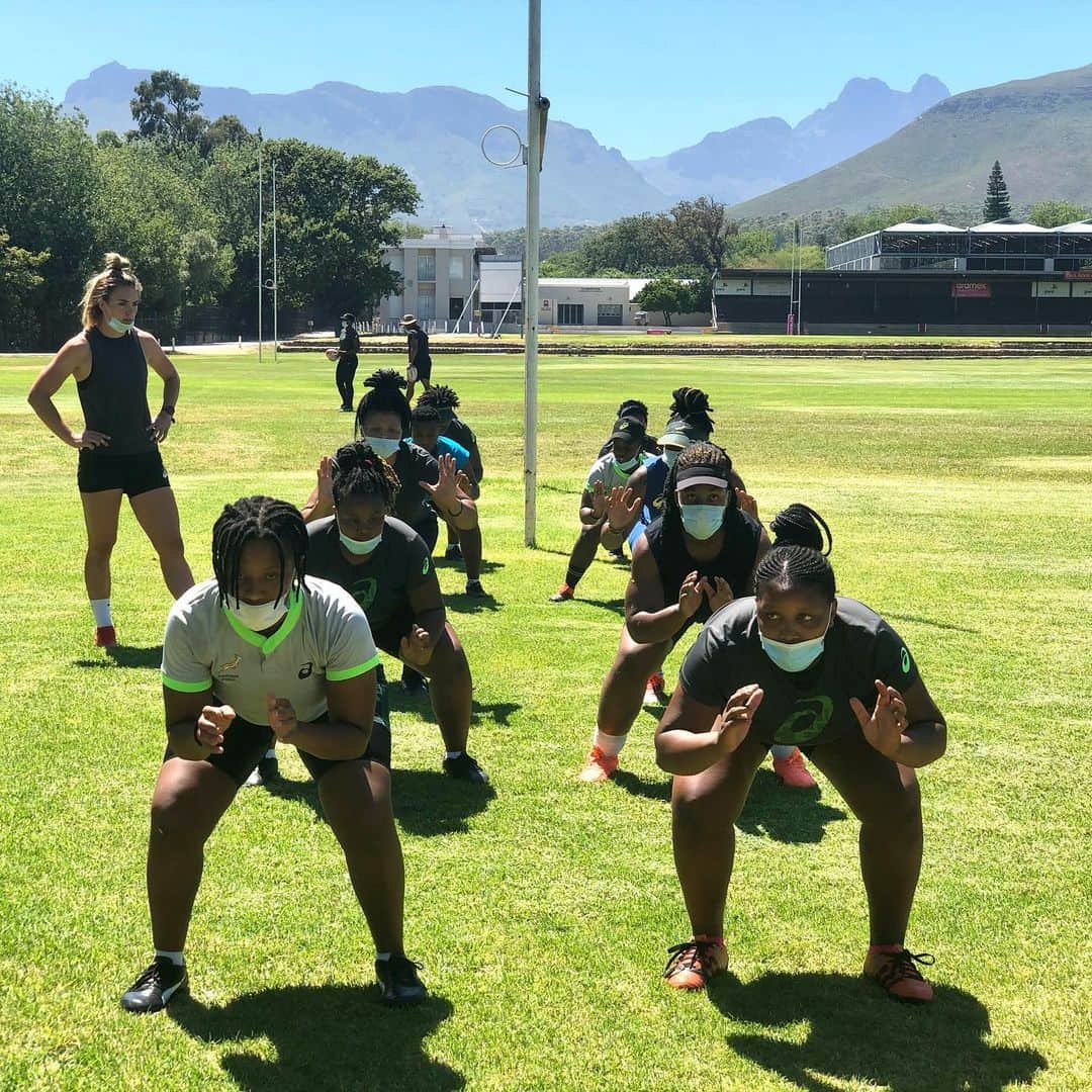 ラグビー南アフリカ代表さんのインスタグラム写真 - (ラグビー南アフリカ代表Instagram)「The Springbok Women are putting in the groundwork at their training camp in the searing Stellenbosch heat with an eye on the Rugby World Cup in New Zealand 🏉💥」1月22日 19時29分 - bokrugby