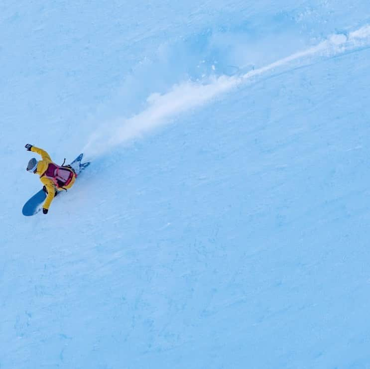 岩垂かれんさんのインスタグラム写真 - (岩垂かれんInstagram)「新雪をシューッと🦋🌪  📷 @forestlogd   #hakuba #bc #roxysnow #gentemstick  #snowboard #snowboarding」1月22日 19時24分 - kareniwadare