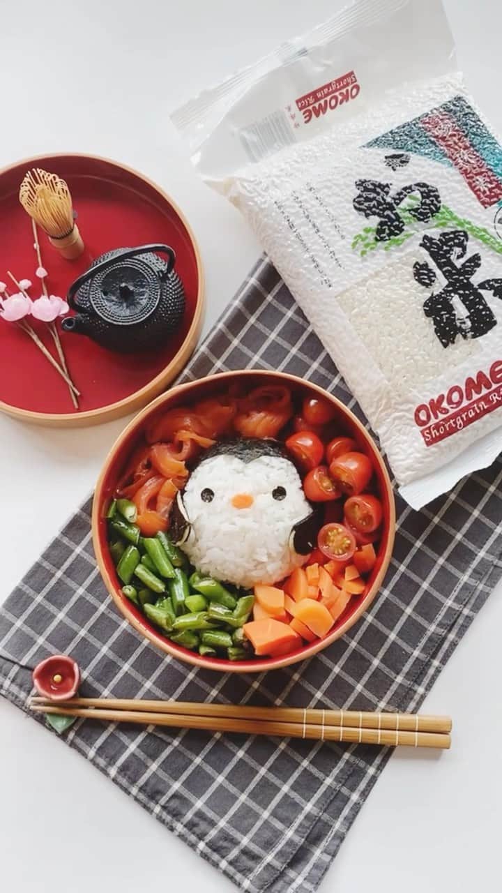 Little Miss Bento・Shirley シャリーのインスタグラム：「🍱 making today with Okome Shortgrain Rice (Okome 珍珠米 ) The Okome brand carries the premium shortgrain rice cultivated in the United States @usarice.sg . Popular for its sweet flavor, soft and sticky texture when cooked, it can be used to prepare easy and yummy recipes for daily meals. Various brands of USA Calrose Rice can be found in all major supermarkets. Remember to read the label that these Calrose rice are from the USA!」