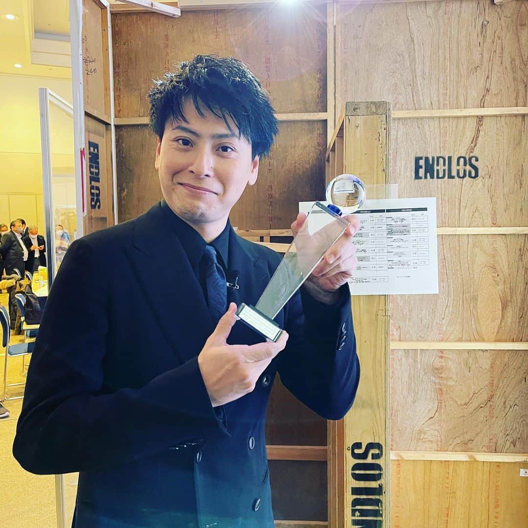井手大介のインスタグラム：「三代目J SOUL BROTHERS from EXILE TRIBE のパフォーマー山下健二郎さん、クールアングラーズアワード3年連続受賞そして殿堂入りおめでとうございます㊗️トークショー楽しかった！釣りバカ最高です😁」
