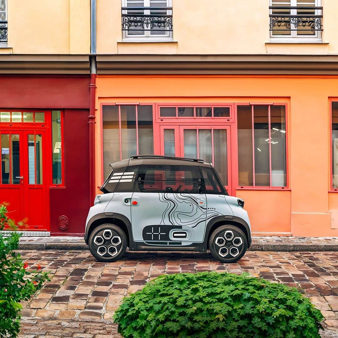 Citroënさんのインスタグラム写真 - (CitroënInstagram)「AMI-ability comes with a vibe 😏 #MyAMIVibe #CitroënAmi #ËlectricforAll #InspirëdbyYouAll #Mobility #UrbanMobility #Urban #Car #Instacar #CarofInstagram #Lifestyle #Electric #Design #City #Fashion」1月22日 19時33分 - citroen