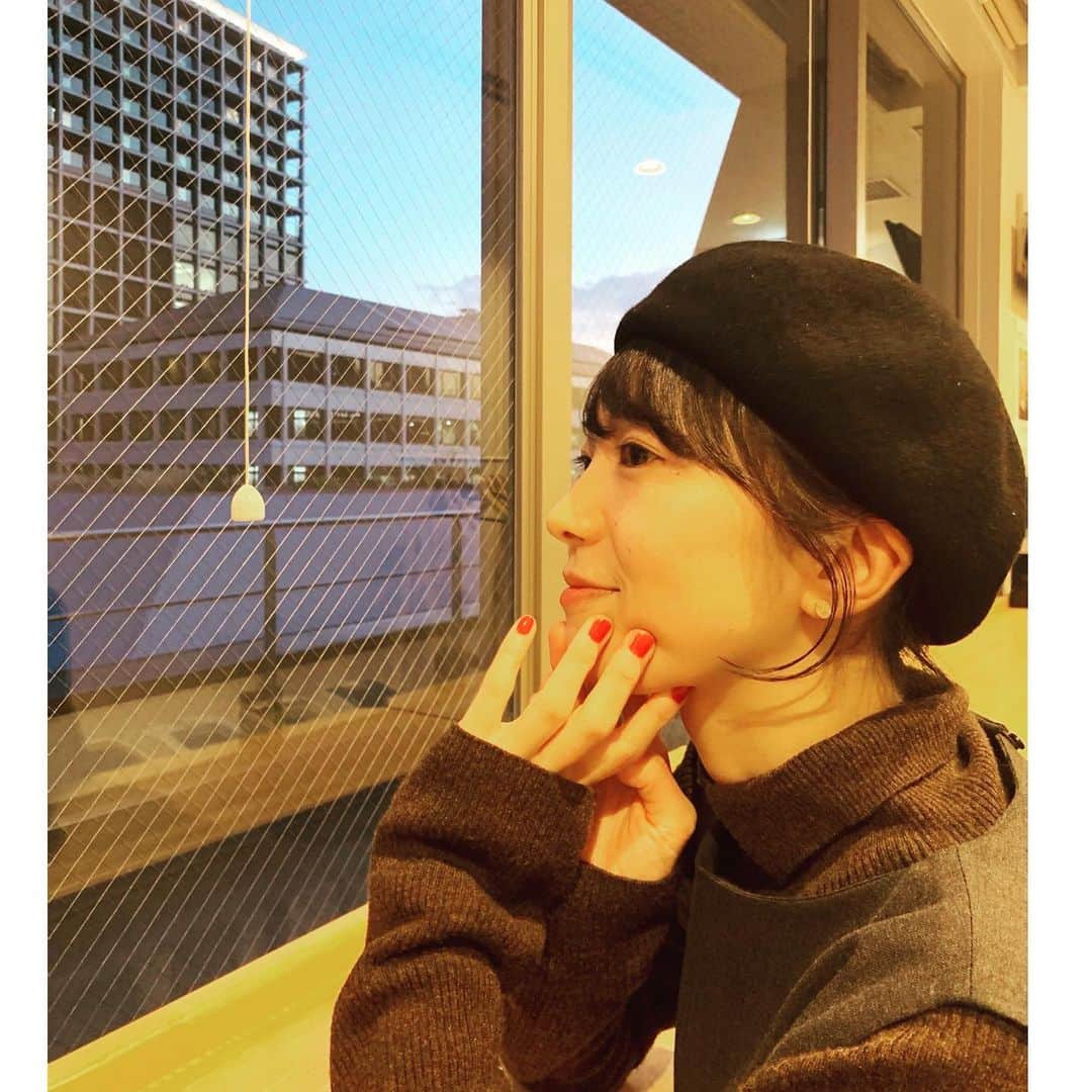 熊木杏里のインスタグラム：「3月12日、金曜日。 日本橋三井ホールさんにて ライブを行います。  公演チケットのモバイル会員先行が始まりました。 同時に アーカイブ配信付き生配信視聴チケット販売も開始しています。  Twitter、official site ご覧くださいね。  どんな春になったら良いかなぁ  願いを込めて タイトルは 『ここにある今日 〜君は春隣〜』」