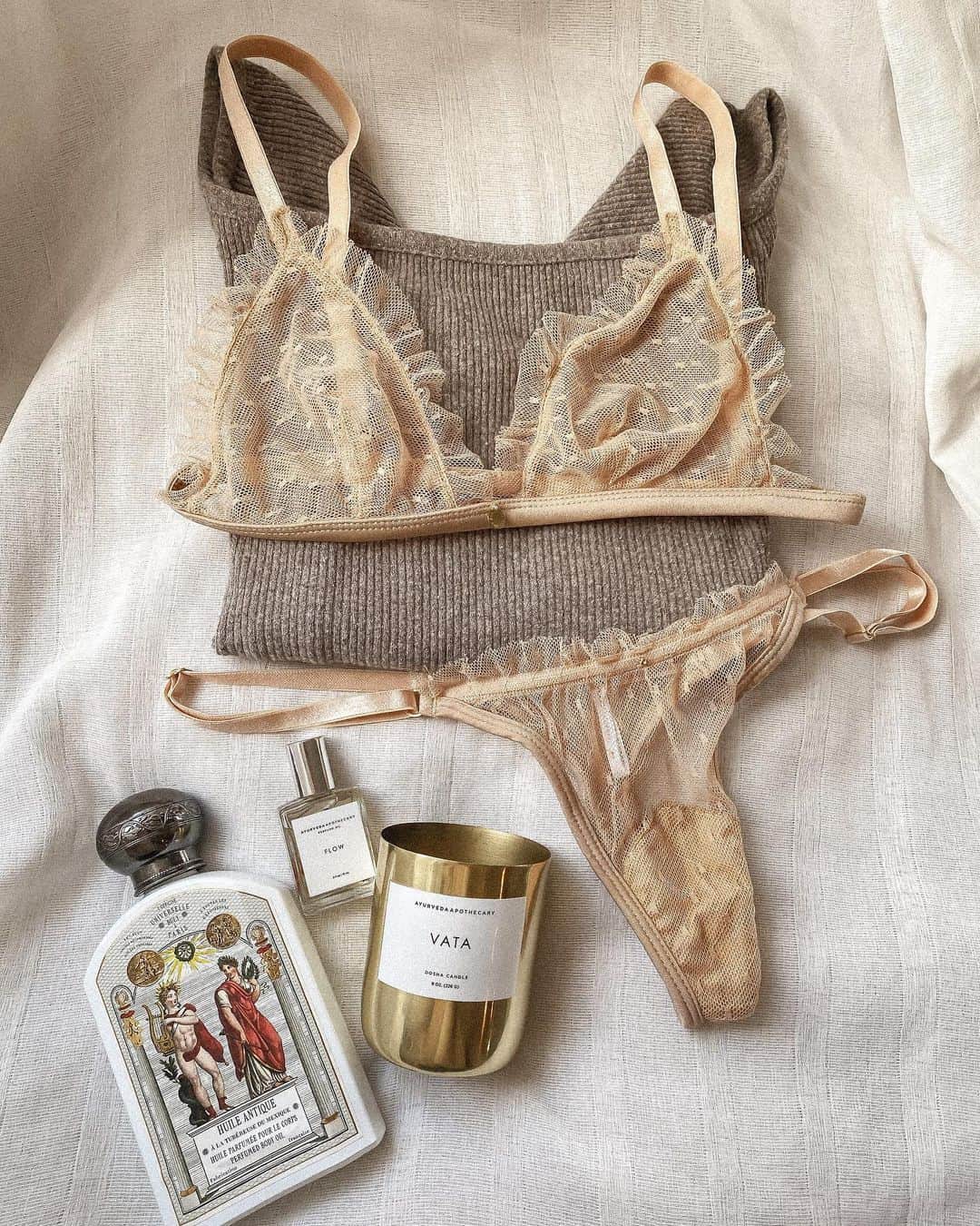 Manamiのインスタグラム：「🌾 モデルが可愛くて好きすぎて 遂に、乳首を隠す気もさらさらない @gooseberry の透け透けのランジェリーを 3着も買ってしまった😌  TrainingしたりFastingしたり 身体が綺麗になってる(ような気がする)と 身に付けるものも気になってきちゃうよね😌 なんか女度も上がる気がするよね💞  そしてbody oilもお部屋の香りも😌 好きな物でいっぱい💗  #マナシカのエロスをあげるitemたち と #マナシカの質を上げるitemたち」