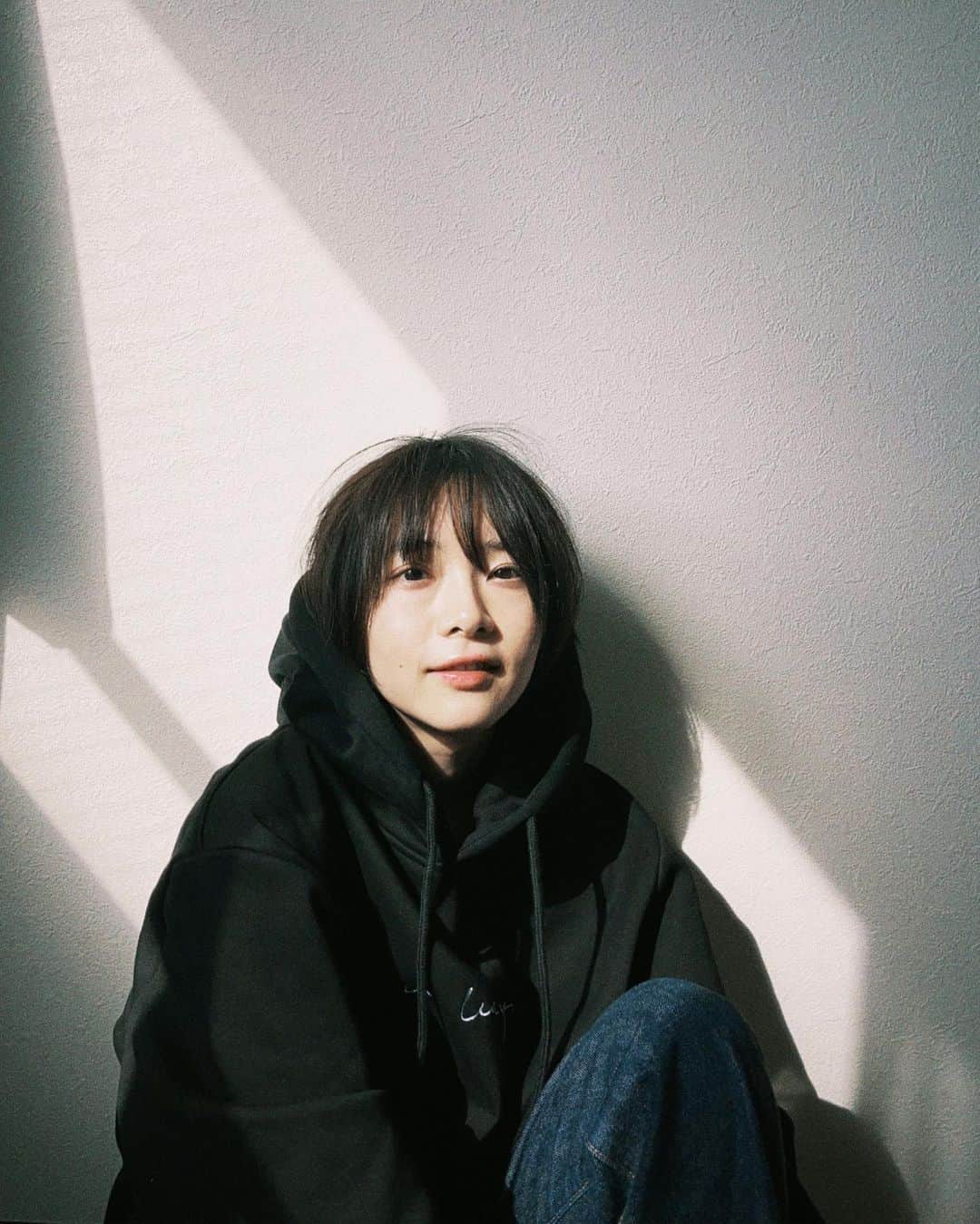 りりか（RiRiKA）のインスタグラム：「new hoodie. #inliving」