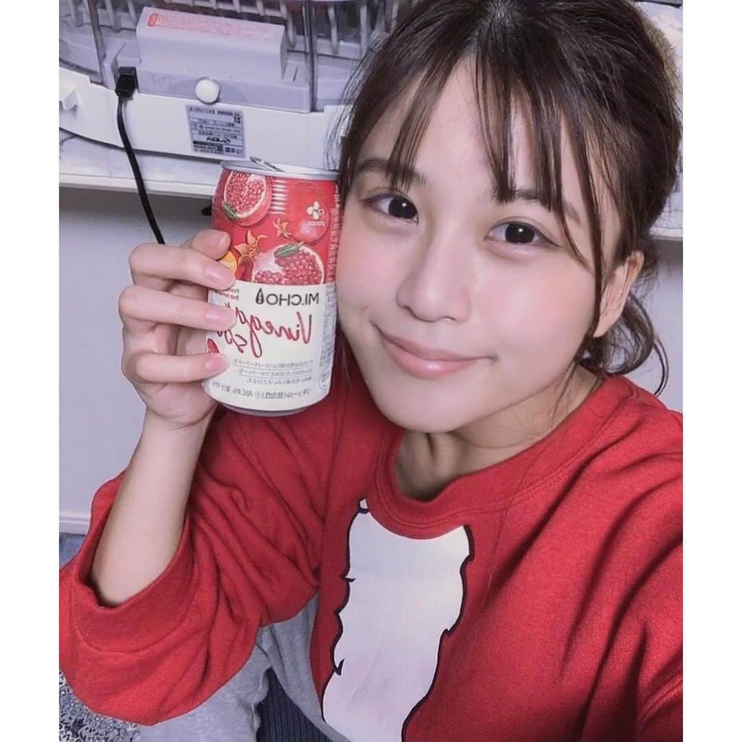 松下由依さんのインスタグラム写真 - (松下由依Instagram)「至福の金曜日。  美酢のビネガーサワーが 最近のお気に入り☺︎  みなさんは、 おうち時間どう過ごされていますか？？  #おうち時間 #私はハイキューにゾッコン」1月22日 19時48分 - matsushita_yui_kbc