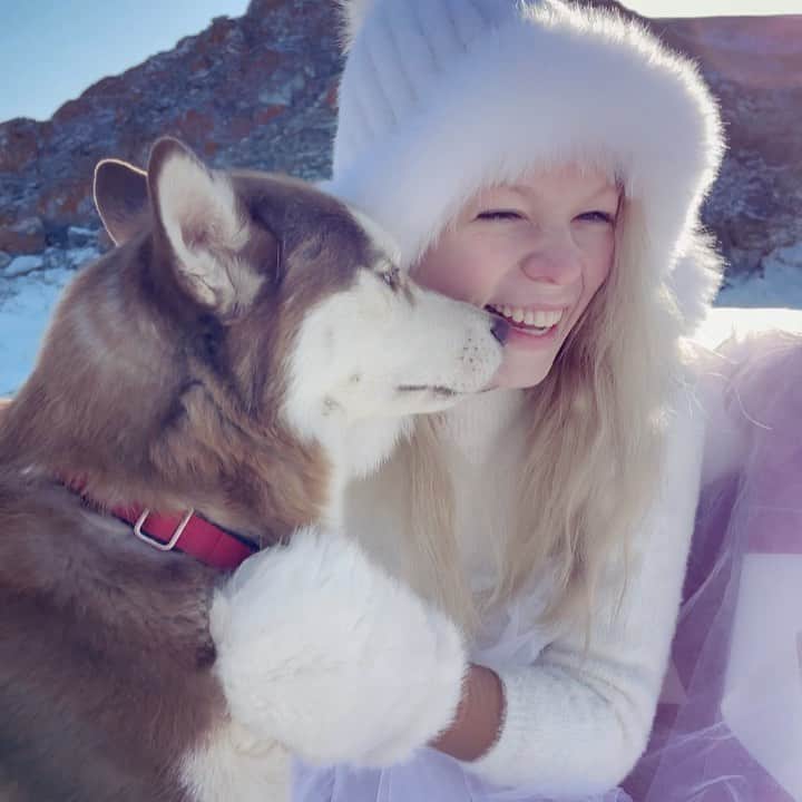 アナスタシヤ・ガルスチャンのインスタグラム：「А что вам нужно для счастья ? 💙 #байкал」