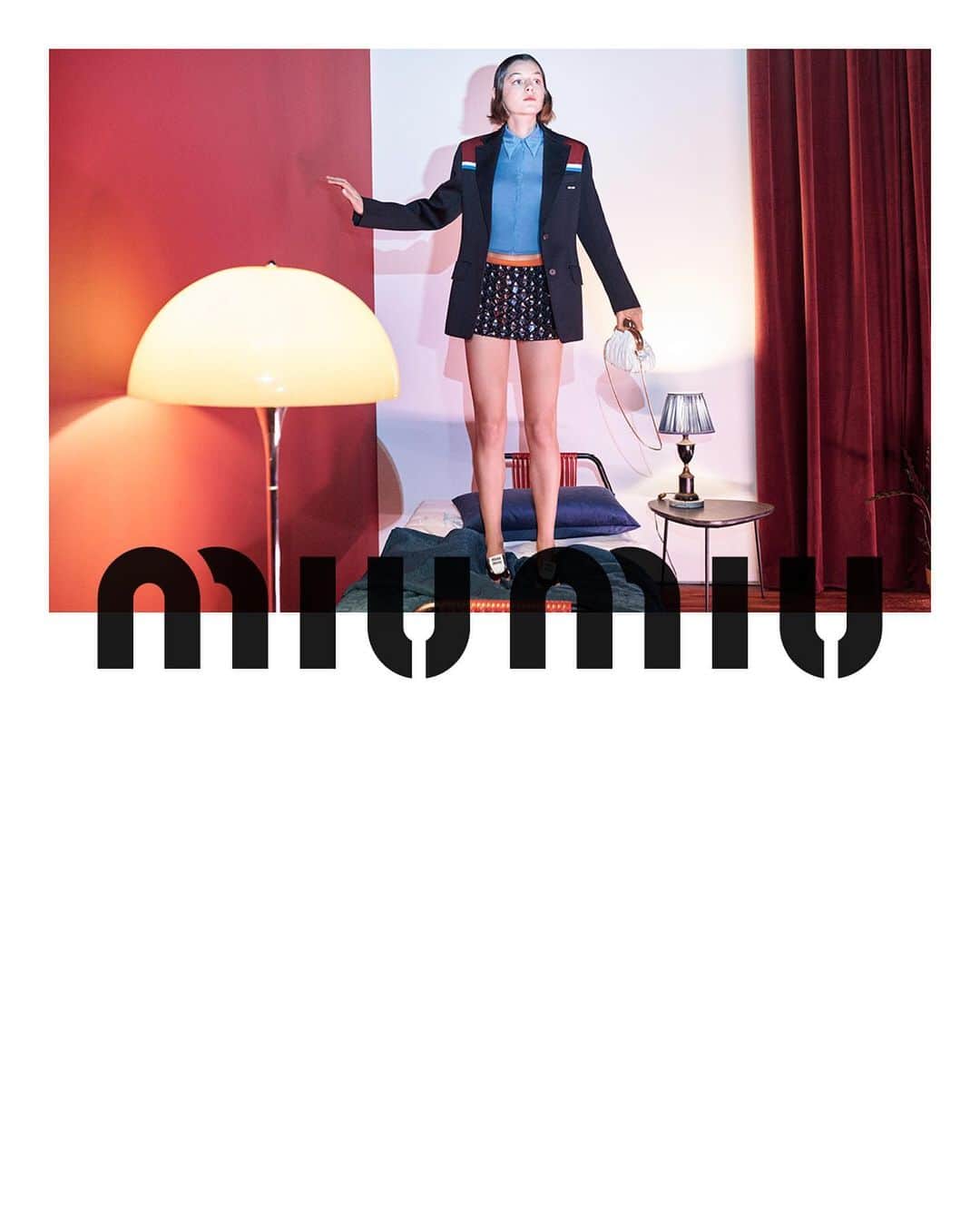 Miu Miuさんのインスタグラム写真 - (Miu MiuInstagram)「#MiuMiuMindMapping: complementary, yet contrasting.   #EmmaCorrin from the #MiuMiuSS21 campaign.   Creative direction by @MMParisdotcom Styling by @LottaVolkova  Pre-order selected items exclusively via link in bio.」1月22日 19時46分 - miumiu