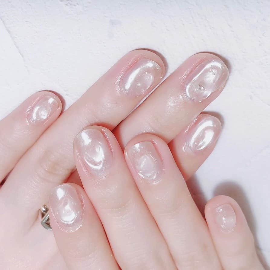 なかやまちえこのインスタグラム：「白っぽいオーロラ✨⠀ ⠀ #nail #nails #nailart #ネイル #美甲 #ネイルアート  #japanesenailart #manucure #japanesenails #manicurist #gelnails #أظافر #네일아트 #미용 #vẽmóng #オーロラネイル #auroranails @saki___shimizu #清水佐紀 ちゃん」