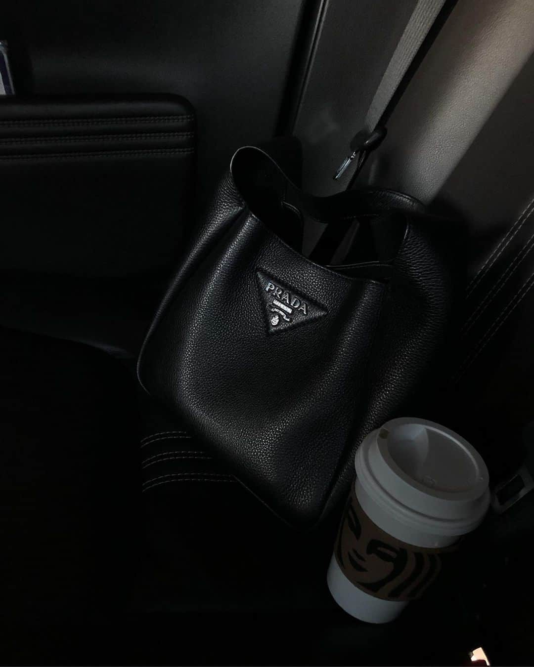 中村くるみのインスタグラム：「soy latte 🌱 with half shot and extra caramel sauce.」