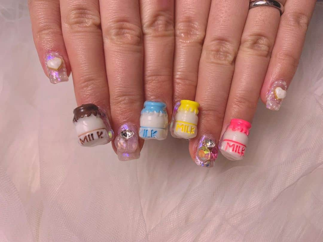 すうれろさんのインスタグラム写真 - (すうれろInstagram)「NEW💅セルフジェルネイル  モーモーばぶミルクネイル🥛🐮🍼💗  4時間くらいかかりました…。引き続き修行します🔥生活のしづらさMAXなネイルです(笑)  #ネイル記録 #牛柄ネイル #ゴテゴテネイル #セルフジェルネイル #セルフネイル #nails #nailart  #별빛네일 #아이스젤 #자석젤 글리터네일 #홍대네일 #연남동네일 #호네일 #글리터젤 #글리터젤네일」1月22日 20時01分 - suurero