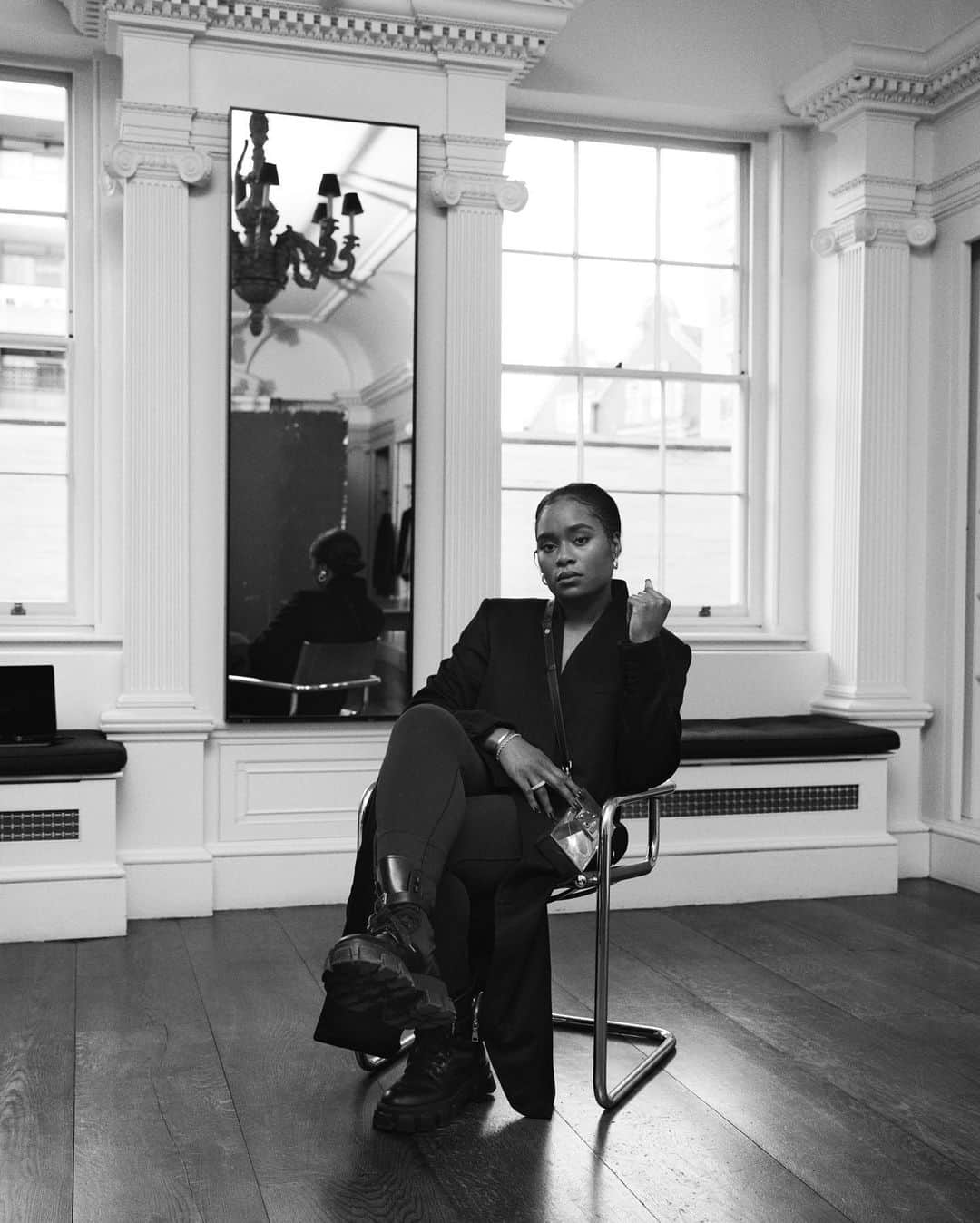 ダンヒルさんのインスタグラム写真 - (ダンヒルInstagram)「"NOT IN PARIS II"⁠⠀⁠⠀ DUNHILL COMMUNITY⁠⠀⁠⠀ HIGHSNOBIETY⁠⠀⁠⠀ ⁠⠀ For this week's “Not in Paris II”, @highsnobiety's second virtual Paris Fashion Week exhibition, the dunhill Community gets personal with Editorial Director Chris Morency.⁠⠀⁠⠀ ⁠⠀ Toni-Blaze Ibekwe (@toniblaze) is Editor-in-Chief of Wonderland magazine and a stylist, creative and casting director. Originally from South-East London and a strong advocate for diversity and inclusion, she recently co-wrote ‘Loud Black Girls: 20 Black Women Writers Ask: What’s Next? (Slay in Your Lane)’. She is also on the British Fashion Council’s Diversity & Inclusion steering committee. ⁠⠀ ⁠⠀ “I think coming from African culture, the idea of dressing up is weaved into our culture generally. Even if you were going to a party or whatever it is, you’re wearing your best.”⁠⠀ ⁠⠀ From her journey to the top job @wonderland to how creativity was all around her growing up, Toni-Blaze talks influences, patience and the importance of having a vision. Full story at the link in bio.⁠⠀ ⁠⠀ Creative Director: #MarkWeston⁠⠀⁠⠀ Photography: @jesselaitinen⁠⠀⁠⠀ Interview: @aardrijkskunde⁠⠀⁠⠀ ⁠⠀⁠⠀ #HighSnobiety #dunhillCOMMUNITY  ⁠⠀⁠⠀ DUNHILL.COM⁠⠀⁠⠀」1月22日 20時03分 - dunhill
