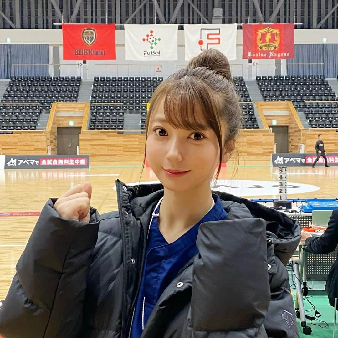 YUMIのインスタグラム：「⚽️ 前日の告知になってしまったけど😭 明日！！1月23日（土） ボルクバレット北九州 vs シュライカー大阪  開場時間 :10:30 KICK OFF: 13:00  ■北九州市立総合体育館  私もバレ姫として応援に行くよ🔥 @barehime   そして明日はボルクバレット祭💕 スペシャルゲストに 皇治選手・中町兄妹さん・acaneさん🥺✨  豪華3組の来場が決定‼️  コロナ対策もしっかりして 行われるので、お時間ある方は是非😷  #中町兄妹 さん #皇治 選手 #acane さん #フットサル#北九州#fリーグ#スポーツ女子  #ボルクバレット北九州#abematv# #バレ姫#スポーツ観戦#福岡#フットサル女子」