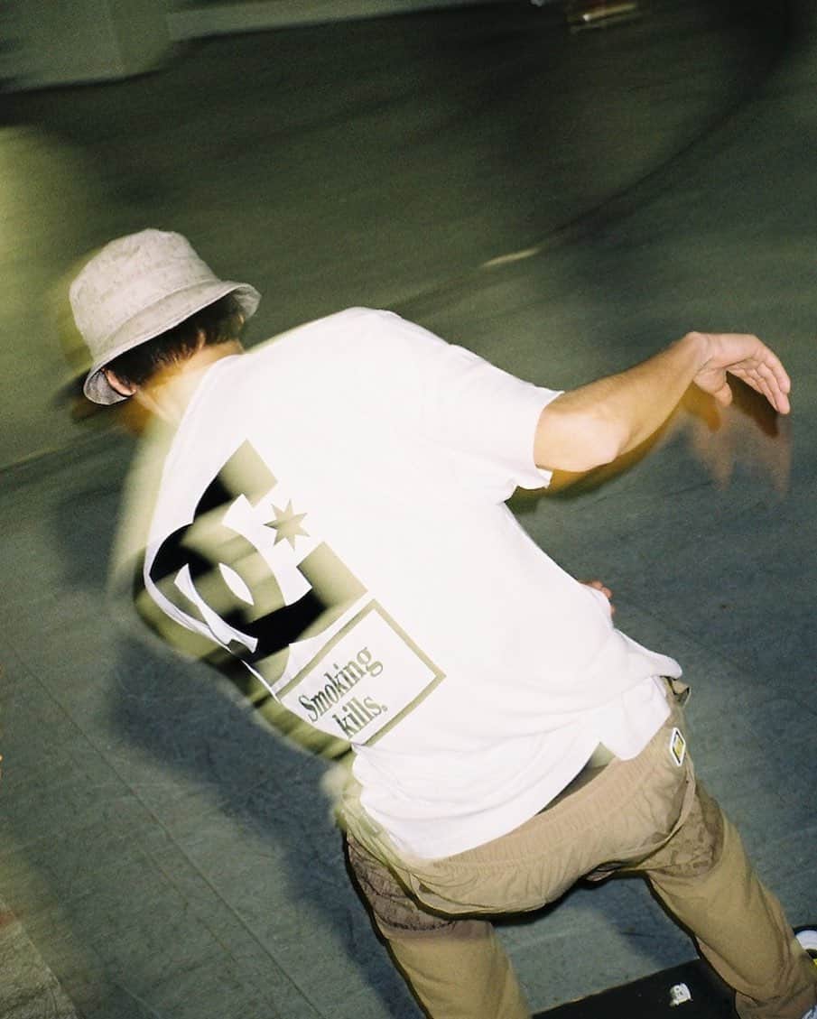 石川涼のインスタグラム：「これだけ連日メディアで煽ったら緊急事態宣言は間違いなく延長する。しかももっとキツいやつ。国民は自分で自分の首を絞めてることに気づいてない。そしてただ延長するだけでは全く効果がなく、景気が悪くなるだけだと思ってる。ここからさらに不景気が続くと思う。覚悟して戦いに備えよう。  #filmphotography#leicamp#FR2#DCshoes」