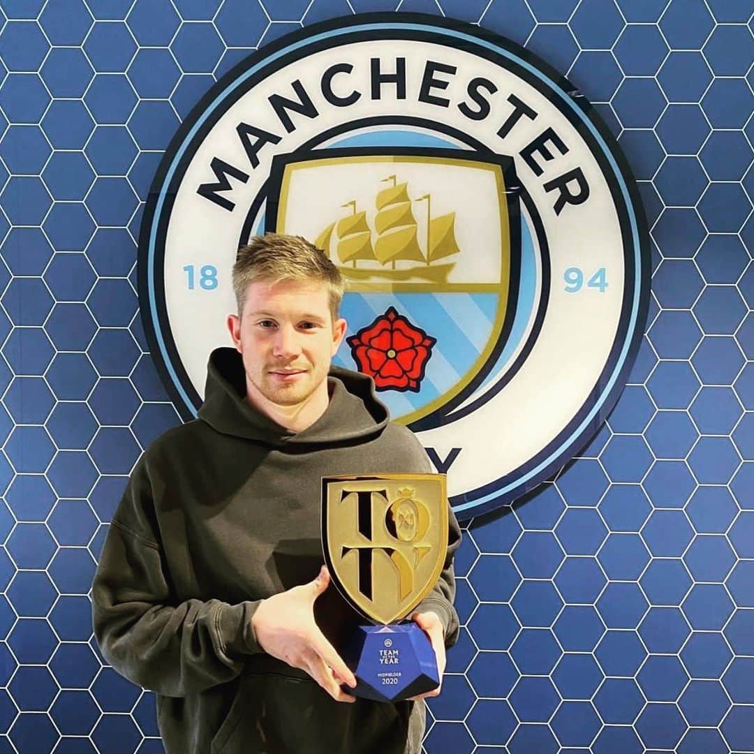 ケヴィン・デ・ブライネのインスタグラム：「Three-peat! @easportsfifa #TOTY」