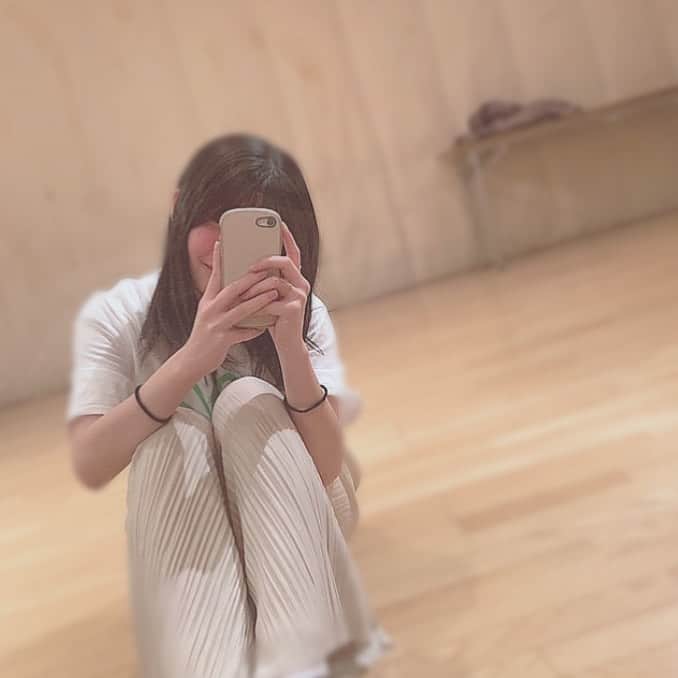 Dorothy Little Happyのインスタグラム：「・ 1人レッスン𓂃 𓈒𓏸◌‬ ・ ・ この場所で頑張ってるんだ(꒪˙꒳˙꒪ ) ・ 今週もおつかれさま( ◜▿◝ ) 頑張ったあなたに何かイイことが訪れますように🕊 ・ #齋藤きらら」