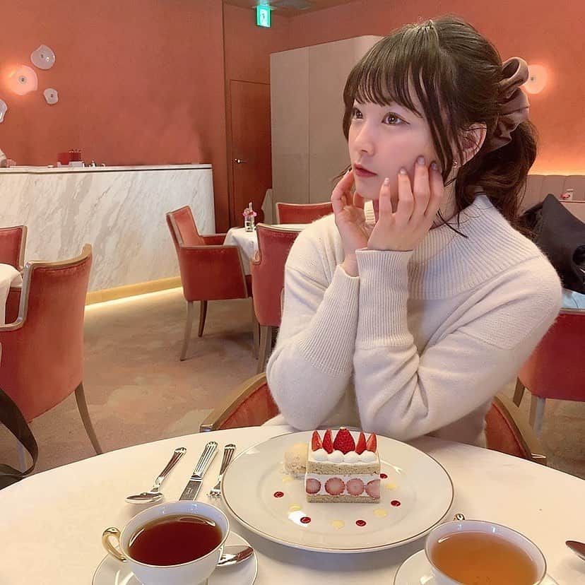 水澤彩佳さんのインスタグラム写真 - (水澤彩佳Instagram)「﻿ ﻿ #資生堂パーラーサロンドカフェ (📍銀座)﻿ ﻿ ﻿ シュシュを買ったので﻿ ポニーテールしました🦙🦙🦙﻿ ﻿ ﻿ ﻿ ﻿ ﻿ ﻿ ﻿ #銀座カフェ  #銀座ランチ #銀座ケーキ #日比谷カフェ #日比谷ランチ #有楽町カフェ #有楽町ランチ #資生堂パーラー #東京カフェ #銀座スイーツ #銀座アフタヌーンティー  #資生堂パーラー銀座本店 #snidel」1月22日 20時25分 - m_i_zun