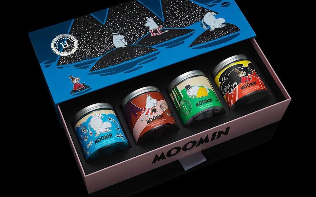 ムーミンさんのインスタグラム写真 - (ムーミンInstagram)「Delicious news from @hauptlakrits: their Moomin liquorice has won the Swedish design prize for the best food packaging! 🥇 The beautiful gift box includes four flavours inspired by Moominmamma, Moominpappa, Moomintroll and Little My 😋   Which one would you like to taste? You can order their liquorice from moom.in/haupt-webshop 🍬」1月22日 20時36分 - moominofficial