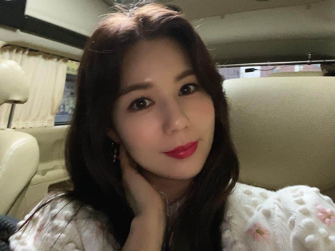 パク・シウンのインスタグラム：「오늘은 외출좀했어요~😁💕 이제퇴근🥱 #굿밤 ⭐️」