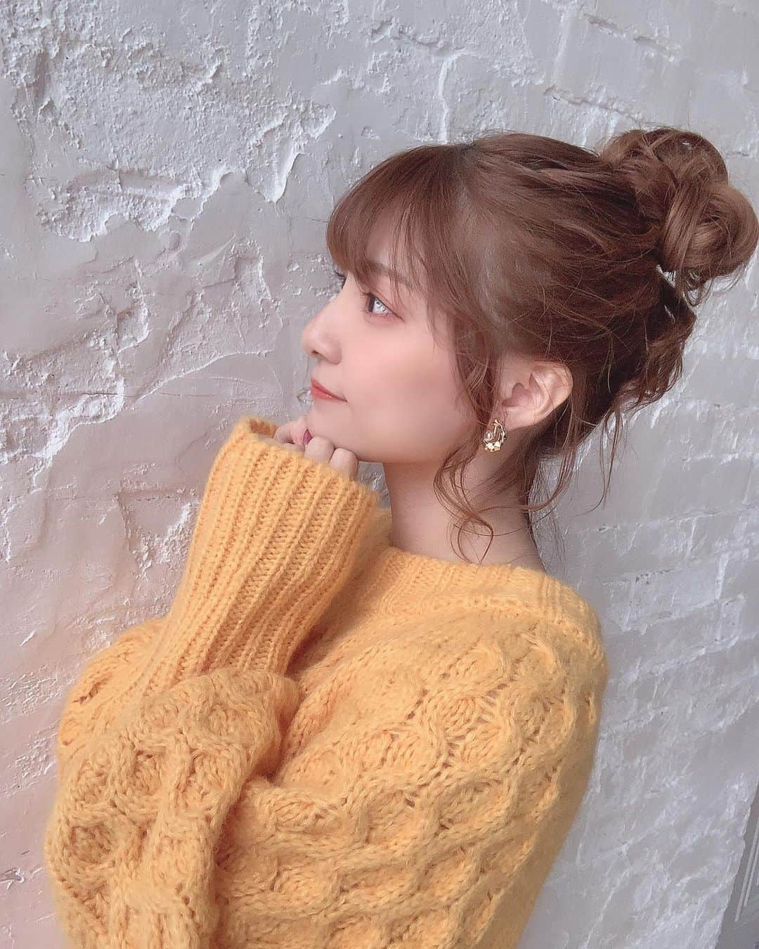 奥村優希さんのインスタグラム写真 - (奥村優希Instagram)「黄色いニットにお団子🍡💛 どうかな~？  #お団子ヘア #ラストアイドル #奥村優希」1月22日 20時48分 - _yu_1006