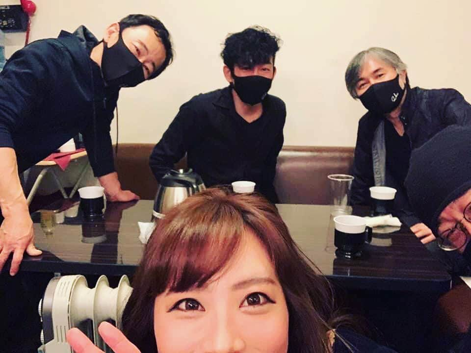 秋田慎治さんのインスタグラム写真 - (秋田慎治Instagram)「#米澤美玖 さん(sax)@原宿ラドンナ、終了〜 なかなか初めまして参加には難曲ぞろい。。がんばりました😅 みなさん、本当に素晴らしい！とってもインスパイアされました✨  会場のみなさん、来てくださったみなさん、配信をご覧いただいたみなさん、ありがとうございました！  #小川悦司 #岡田治郎 #波多江健 #秋田慎治」1月22日 20時57分 - _shinjiakita_