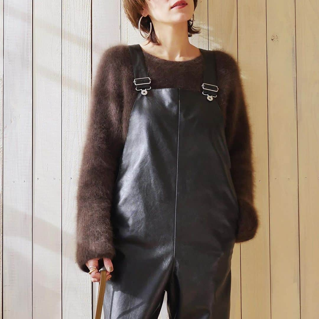 Miki Kanekoさんのインスタグラム写真 - (Miki KanekoInstagram)「black × brown 🐻❤︎ . . . 🧥、pierce…#todayful 🧶…#whimgazette salopette…#unitedarrows 🥿…#ZARA . . .」1月22日 20時57分 - mikiaoba