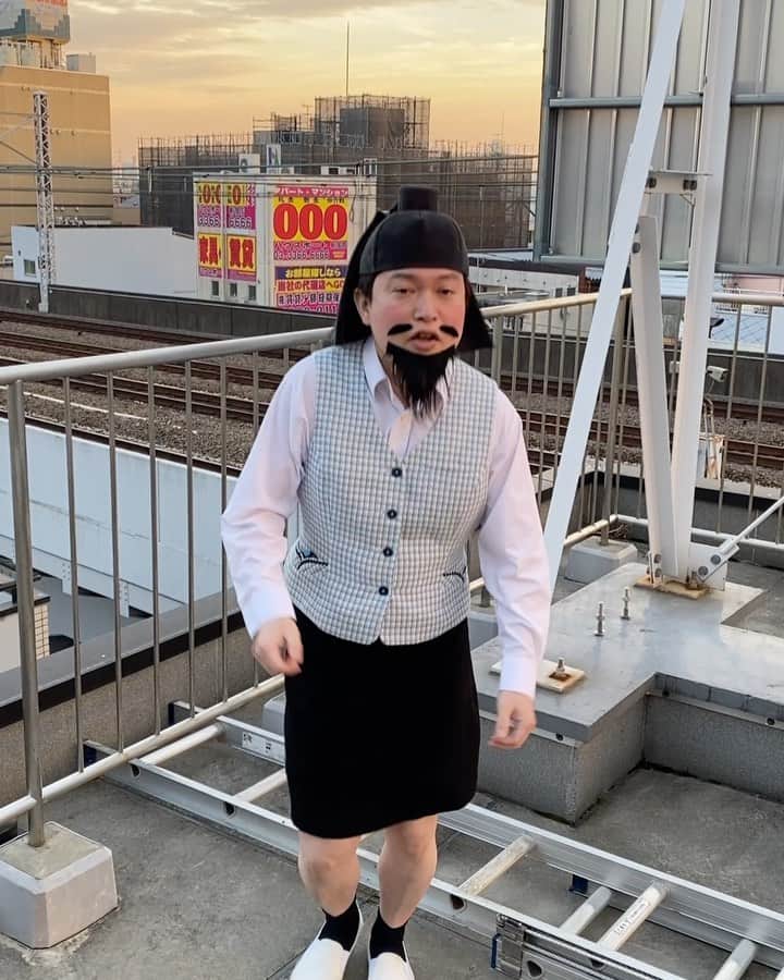のインスタグラム：「今日誕生日〜す（たこ口） . 41歳になった〜す！ . よよよ41〜⁉︎ . って自分でちょっと引いてる〜す！笑 . 今年はたくさんお笑いの仕事できる年にしたいっす！がんばる〜す！ . みんないつも応援あ〜ざ〜す！ . #脳みそ夫 #誕生日 #脳みそ夫コンボ #家でアップルパイ食べるっす」