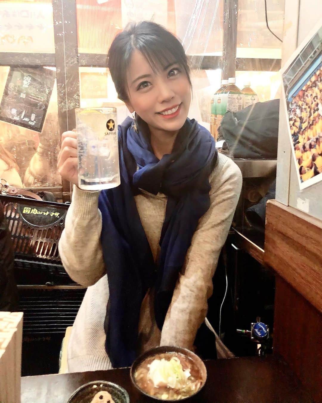 のインスタグラム：「一週間お疲れさまでした☺️  年始の写真にはなりますが ここは私の日本で一番好きな場所、ホッピー通り🍺🍺🍺  ホッピー通りでホッピーいただきまーす💓💓💓  ※とはいえレモンサワー笑笑  #浅草#絶品 #旨い #夜ご飯 #グルメ　#グルメ好きな人と繋がりたい #グルメスタグラム #グルメ女子#夜ご飯#日本料理#followme#followforfollowback#浅草ランチ#浅草グルメ#followforfollowback #followｍe #浅草#浅草寺#着物#浅草#着物レンタル#japan#岡本#ホッピー通り#ホッピー#お酒#お酒好きな人と繋がりたい #お酒好き女子 #レモンサワー#岡本#浅草酒場岡本」