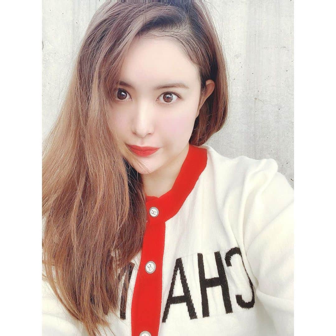 津久江麻由のインスタグラム：「. . 1カ月半で、こんなプリンちゃん🍮 . 明日は美容室行く🐏 . . 今の気持ち まじ眠い。 . . .  . #超音波トリートメント #髪質改善 #ヘアケア #縮毛矯正 #髪質改善トリートメント #お気に入りコスメ #コスメ大好き #メイク好き #デパコス #コスメ紹介 #今日のメイク  #今日のコスメ #プチプラコスメ #メイク好きさんと繋がりたい #コスメ好きさんと繋がりたい #いいね返しは絶対 #おすすめコスメ #コスメ購入品 #コスメ好き #メイク好き #スキンケア #美容室 #美容大好き #美容好きさんと繋がりたい #网红」