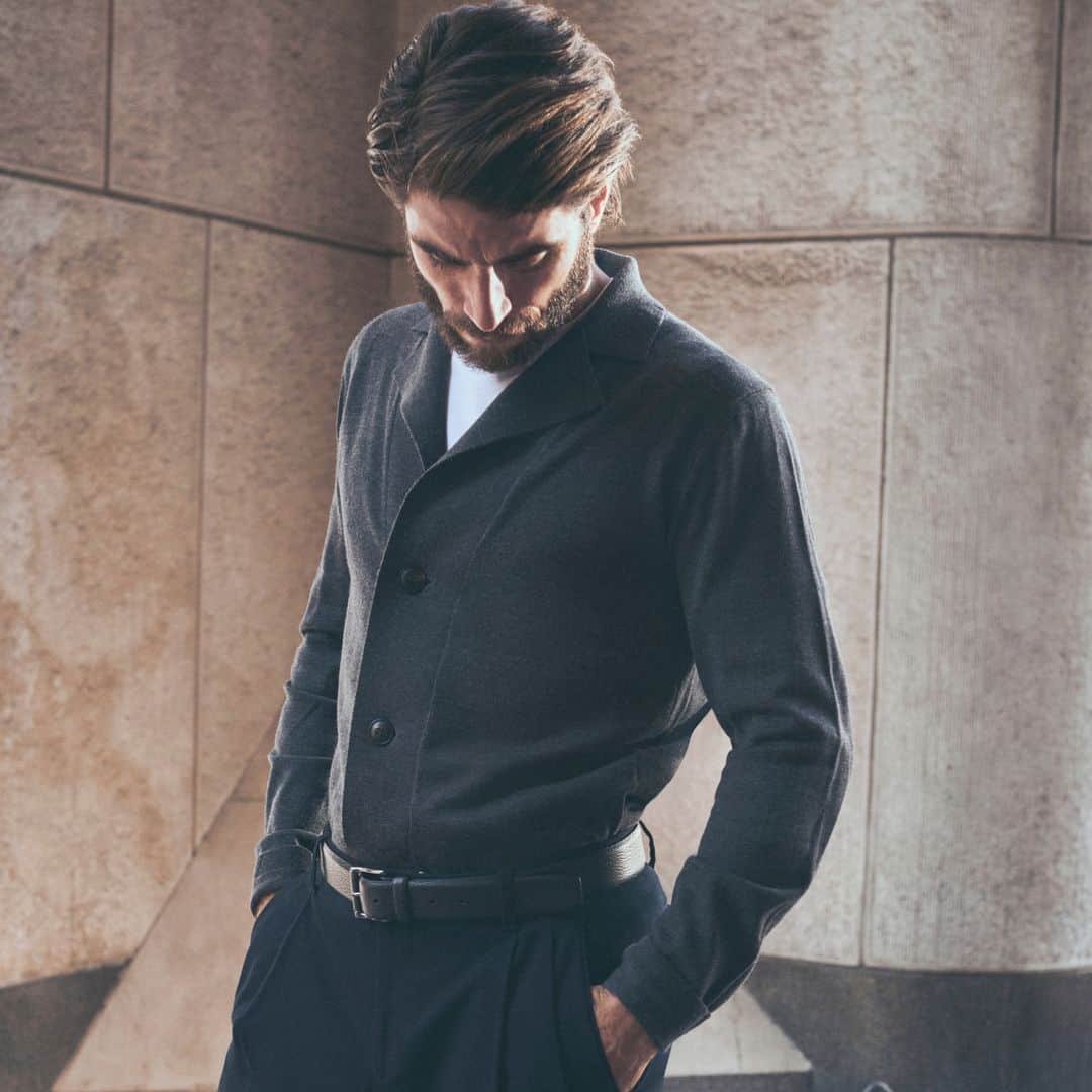 パルジレリのインスタグラム：「When a blazer becomes a cardigan.⁣ #PalZileri #FW20 #EffortlessAttitude⁣ ⁣ @stefanogaluzzistudio @vankhokhlov @davebramby @marco__rossetti @giulioggv」