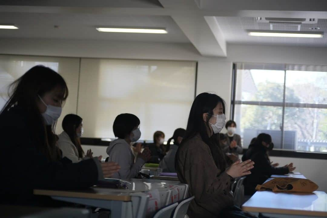 福岡女子短期大学さんのインスタグラム写真 - (福岡女子短期大学Instagram)「福岡女子短期大学健康栄養学科です。  ヘルスケアマネジメントという科目は「健康管理士」の資格取得に必要な科目です。  健康についての知識を学び、「食事・運動などの生活習慣の改善」をテーマに学生が各自で取り組んだことをプレゼンにより発表します。 . 健康栄養学科に関する情報は、#福岡女子短期大学健康栄養学科←こちらのハッシュタグをご覧ください。 . =======[ お知らせ ]======= 福岡女子短期大学の資料（2021大学案内📕）を無料送付中です。プロフィールのリンクからお気軽に申し込みください🌟 ======================= 子ども学科/健康栄養学科 音楽科/文化教養学科 . 福岡女子短期大学 住所：‪‪‪‪福岡県太宰府市五条四丁目16番‬1号‬‬‬ tel：‪‪‪092-922-4034‬‬‬（代表） ． #福岡女子短期大学　#太宰府の短大　#福女短　#学校 #福岡の女子短期大学 #栄養士の卵 #栄養　#栄養教諭　#栄養教諭の卵　#健康栄養学科　#栄養士　#栄養士の卵　#未来の栄養士　#栄養士になるには」1月22日 21時00分 - fukuoka_wjc