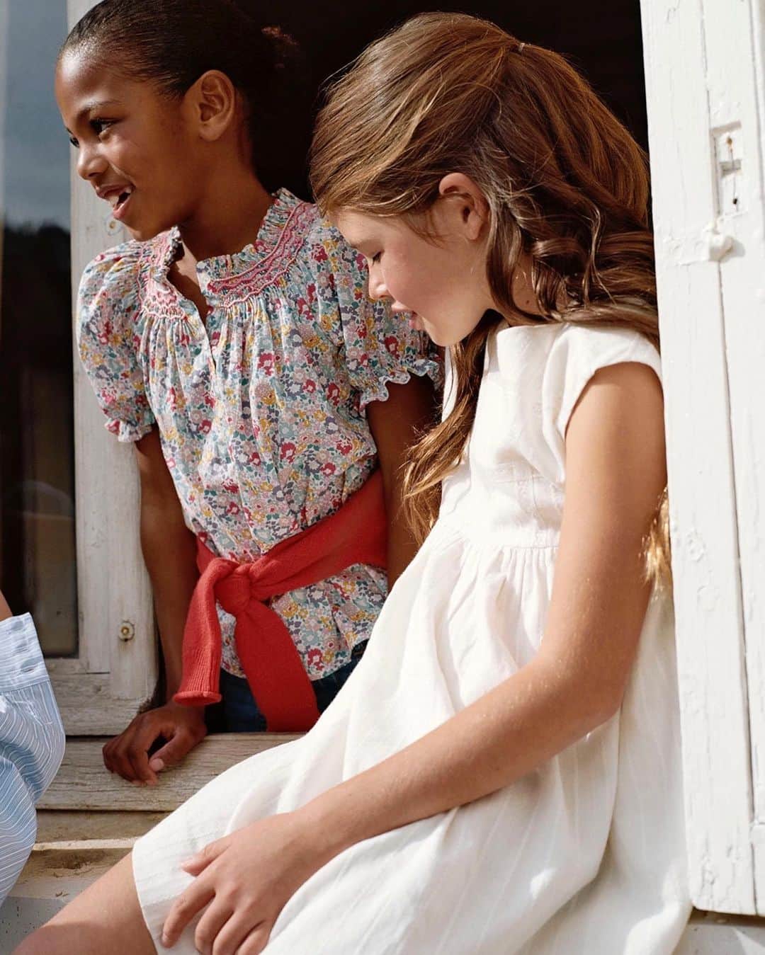 のインスタグラム：「carefree and joyous days of the childhood. Engraved memories forever. #bonpoint #childhood #girl #cruise21 #newcollection」