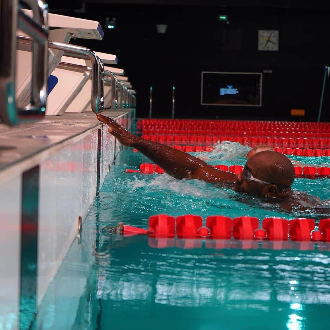 テディ・リネールさんのインスタグラム写真 - (テディ・リネールInstagram)「Photo-finish 🏁📸  #Friday #Swim #Train #Training #Compete #Finish #Win #Insep」1月22日 21時02分 - teddyriner