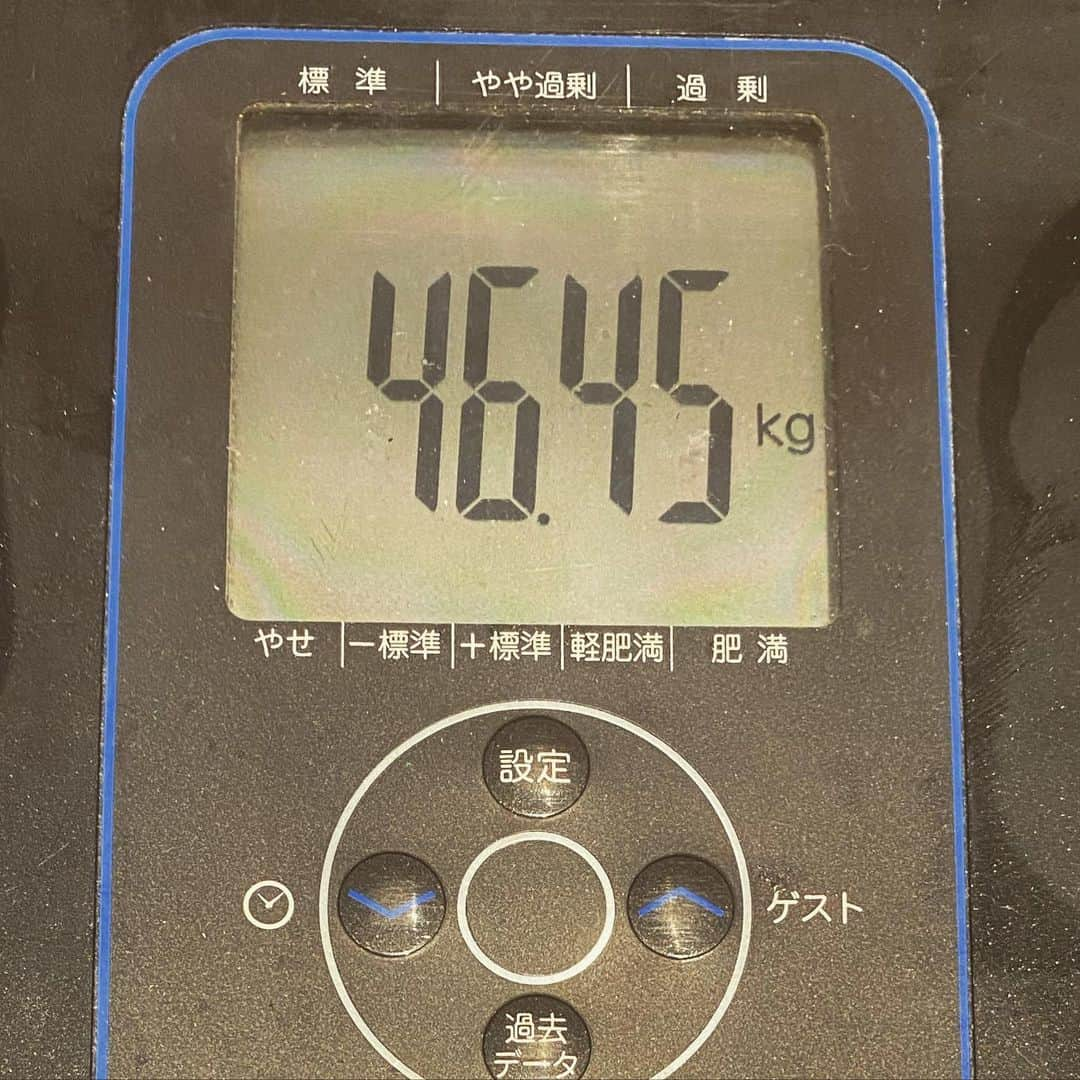 熊田曜子さんのインスタグラム写真 - (熊田曜子Instagram)「Measurement of body weight and body fat percentage after taking a bath.  お風呂上がりの体重、体脂肪測定🛁 体脂肪率10%切ったの 初めてかも😅 今日も朝から動きっぱなしだったからかな🏃‍♀️ 土日はゆっくり美味しいものが食べたい🍴  #体重　#体重測定　#日課　#体脂肪率　#38歳　#身長165センチ　#産後ダイエット　#diet #美容」1月22日 21時02分 - kumadayoko