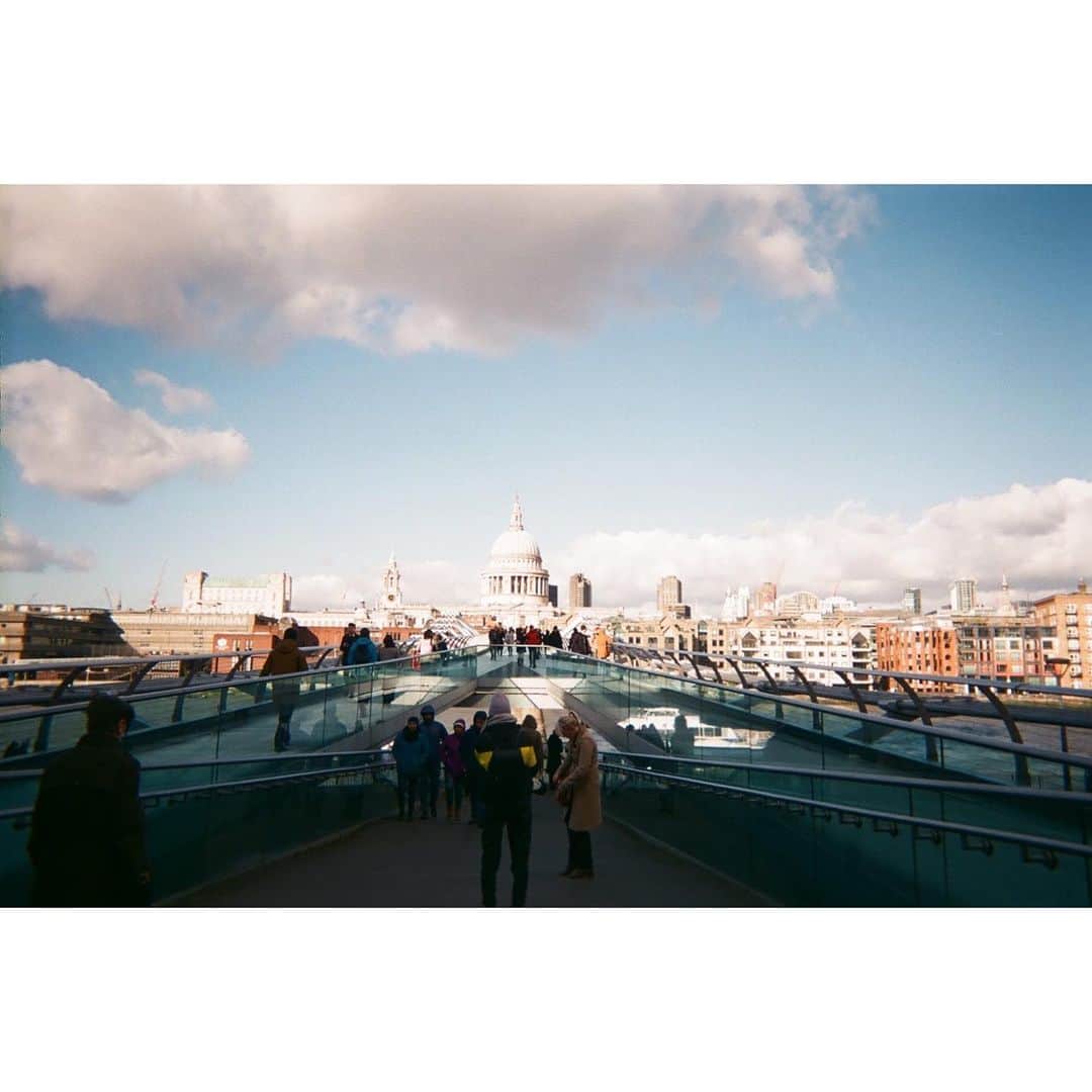 のインスタグラム：「🌬💫🏢」