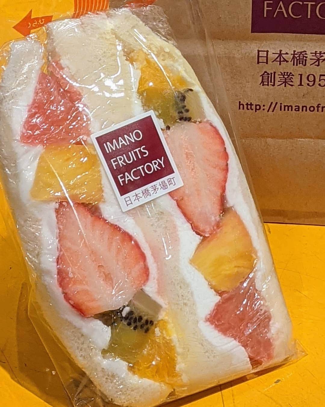 月野帯人さんのインスタグラム写真 - (月野帯人Instagram)「これも美味しかったよ^_^ #フルーツサンド #イマノフルーツファクトリー #フルーツジュース」1月22日 21時13分 - taitotsukino