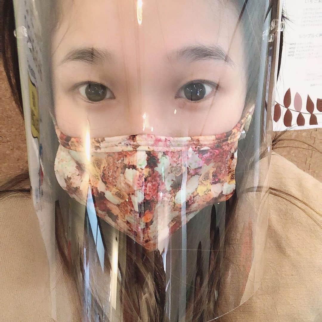 世手子さんのインスタグラム写真 - (世手子Instagram)「A crepe shop where you can take out🍰🍓 I put on the face shield✨✨ It's a homely cafe🏠(o^^o) @crepecafe.wonderful #crepecafeわんだふる へ #FashionableShield を付けて行きました(*´∇｀*) 簡単でつけやすかった✌︎('ω'✌︎ ) これで #緊急事態宣言 でも万全(*^_^*) #タピオカいちごミルク 🥛久々に飲んだよ(´∀｀*)#いちごチョコホイップ クレープも濃厚で美味しかった(〃ω〃) #テイクアウト okのクレープは嬉しい(￣∇￣) #あなたの「キレイ」を邪魔しない #川崎クレープ #クレープ屋さん #矢向カフェ #南武線カフェ #川崎市幸区 #pr #トリドリベース  #asagakeで体験  @asagakecom」1月22日 21時14分 - rojide