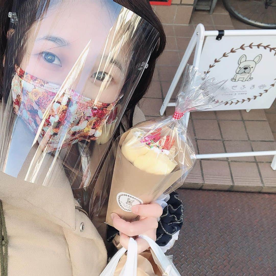 世手子さんのインスタグラム写真 - (世手子Instagram)「A crepe shop where you can take out🍰🍓 I put on the face shield✨✨ It's a homely cafe🏠(o^^o) @crepecafe.wonderful #crepecafeわんだふる へ #FashionableShield を付けて行きました(*´∇｀*) 簡単でつけやすかった✌︎('ω'✌︎ ) これで #緊急事態宣言 でも万全(*^_^*) #タピオカいちごミルク 🥛久々に飲んだよ(´∀｀*)#いちごチョコホイップ クレープも濃厚で美味しかった(〃ω〃) #テイクアウト okのクレープは嬉しい(￣∇￣) #あなたの「キレイ」を邪魔しない #川崎クレープ #クレープ屋さん #矢向カフェ #南武線カフェ #川崎市幸区 #pr #トリドリベース  #asagakeで体験  @asagakecom」1月22日 21時14分 - rojide