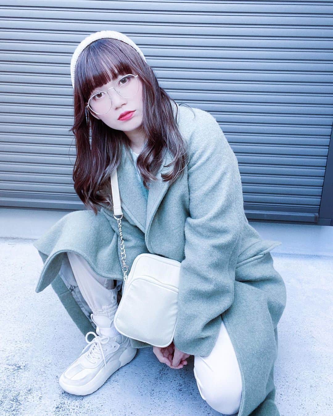 のインスタグラム：「この前 @39ben.music で 載せたコーデのコートありバージョンです❄︎ #ゆちゃコーデ」