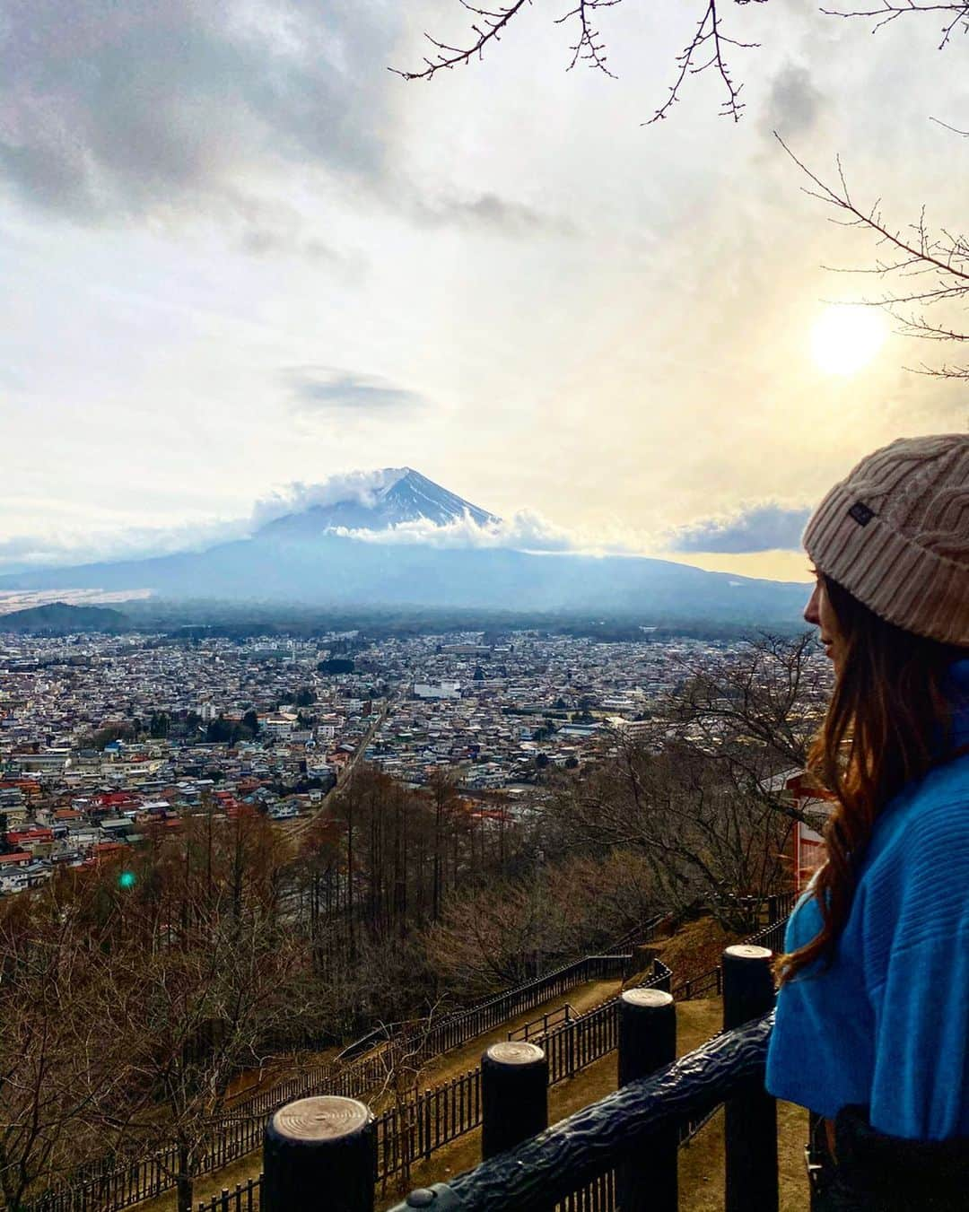 カシアのインスタグラム：「🏔 * * * #montefuji #fujisan #japan #japao #winter #wintertrip #inverno #日本 #富士山 #ふじさん」