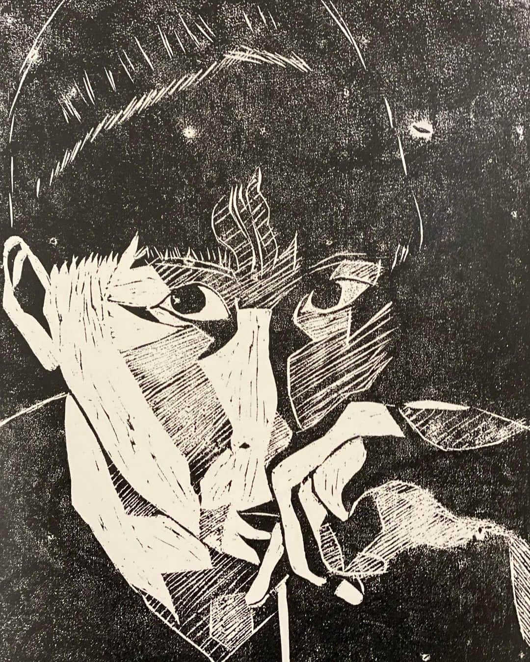 屋敷裕政のインスタグラム：「若い時の母を版画にしました  #版画好きと繋がりたい #どうせやったら若くて綺麗な時の写真を版画にしたかったけど目がキツくなってしまった #猫娘みたい #いつかもっとええ感じのやつ彫りたい #カラオケひょうたん島を宜しくお願いします #1人版画リレー #ヤシキ版画 #爆報 #屋敷ゆか #本名は屋敷惠  爆報!THEフライデー 人気芸人のガチ家族問題!親孝行で解決SP   TVer→ https://t.co/gSA0Q2aSHx?amp=1」