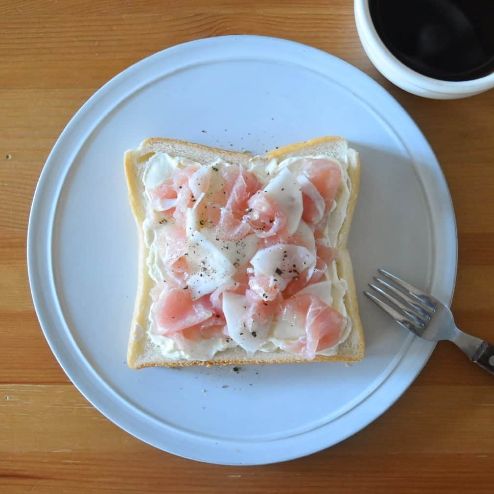 山崎佳のインスタグラム：「Today’s breakfast. かぶと生ハムのマリネ」