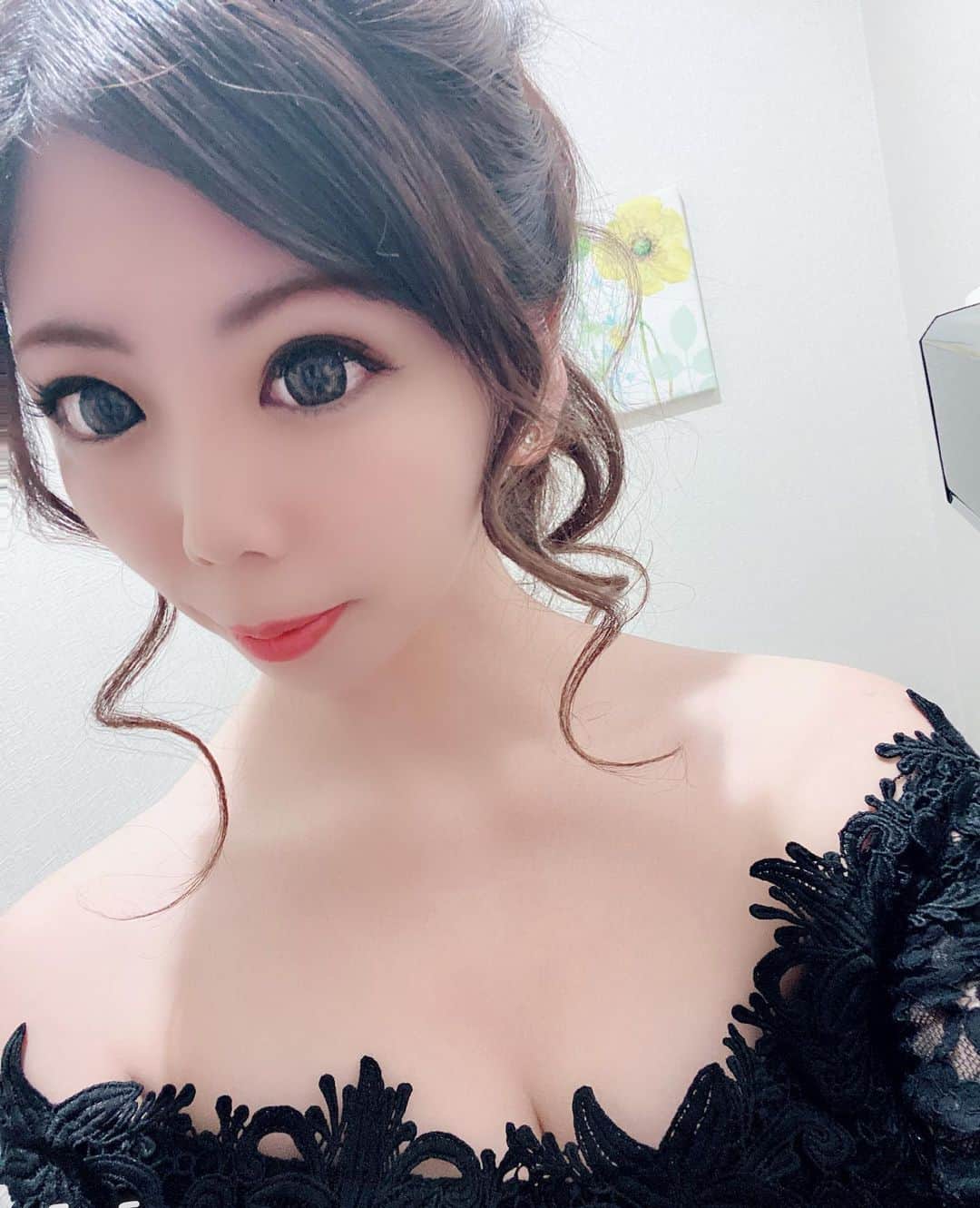 のインスタグラム：「金曜だー！ 今日から日曜日までいまするー！✨  #バルセロナグループ #キャバ嬢 #キャバクラ #北海道 #札幌 #すすきの #美女 #美人 #美容 #可愛い #ニュークラブ #ホステス #ススキノ #ラウンジ #ガールズバー #飲み屋 #水商売 #呑み #キャバ #かわいい女の子 #さっぽろ #ニュークラ嬢 #ポケパラ #ナイツ #ニュークラ #ニュークラ嬢 #すすきのグルメ #札幌観光 #likefoflike #follow4follow」
